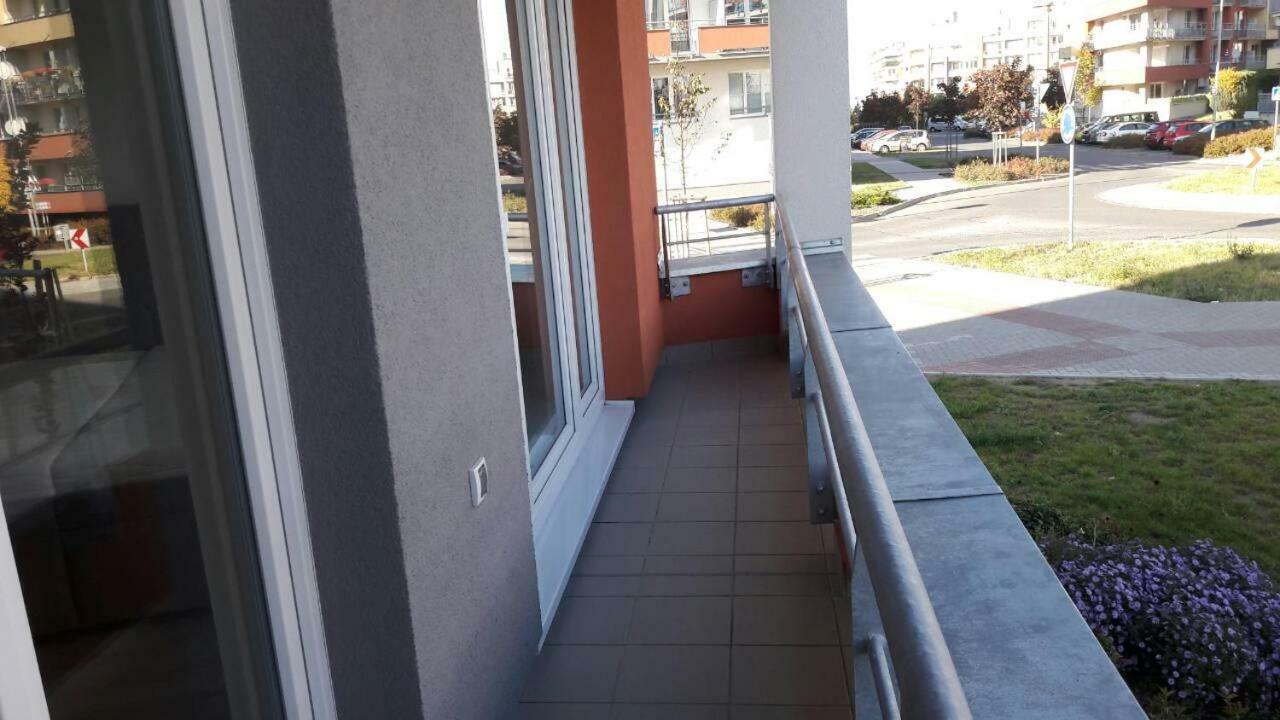 Апартаменты H+ Apartman Letiste Praha Экстерьер фото